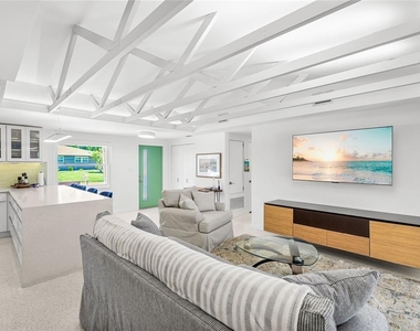 2560 Sunnyside Street - Photo Thumbnail 7