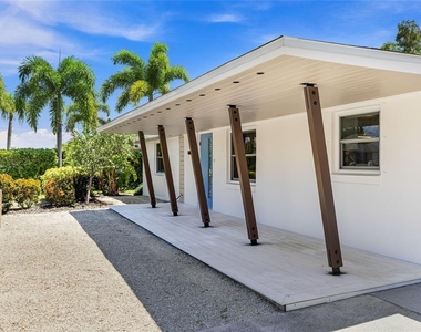 2560 Sunnyside Street - Photo Thumbnail 2