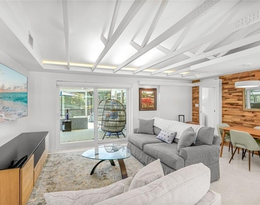 2560 Sunnyside Street - Photo Thumbnail 5