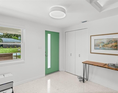 2560 Sunnyside Street - Photo Thumbnail 3