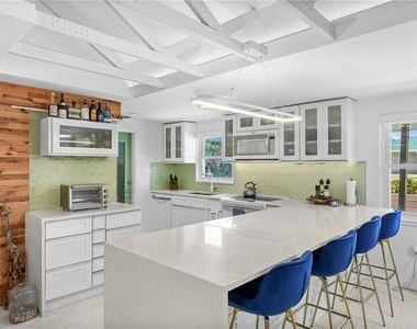 2560 Sunnyside Street - Photo Thumbnail 9