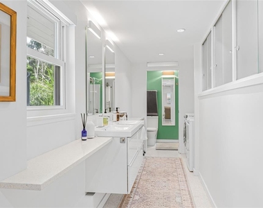 2560 Sunnyside Street - Photo Thumbnail 16