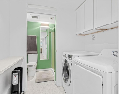 2560 Sunnyside Street - Photo Thumbnail 17