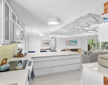 2560 Sunnyside Street - Photo Thumbnail 11