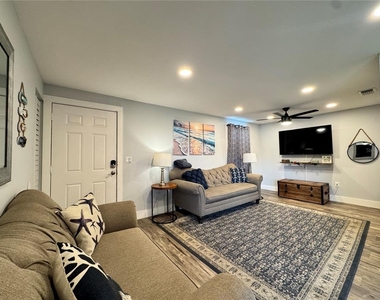 2722 49th Avenue W - Photo Thumbnail 2