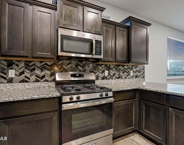 14441 Eastbrook Drive - Photo Thumbnail 11