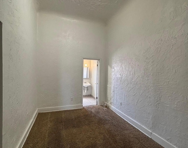 813 N Virginia Street - Photo Thumbnail 9
