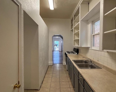 813 N Virginia Street - Photo Thumbnail 8