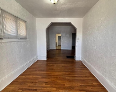 813 N Virginia Street - Photo Thumbnail 3