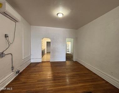 813 N Virginia Street - Photo Thumbnail 4