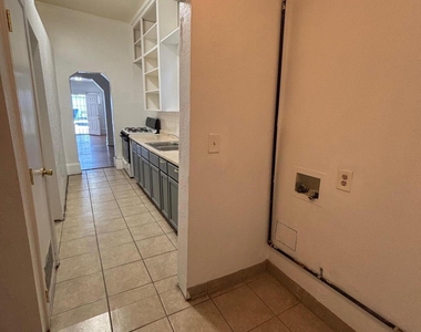 813 N Virginia Street - Photo Thumbnail 7