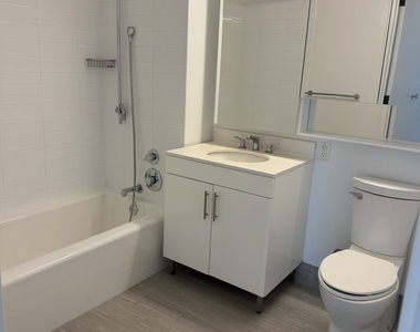 West 57th Street (11th avenue) - Photo Thumbnail 8