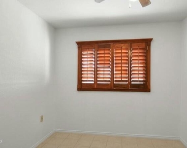 832 Wake Forest Lane - Photo Thumbnail 5
