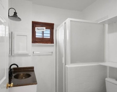832 Wake Forest Lane - Photo Thumbnail 6