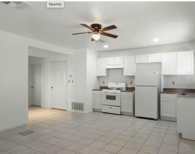832 Wake Forest Lane - Photo Thumbnail 2