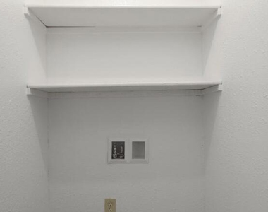 832 Wake Forest Lane - Photo Thumbnail 9