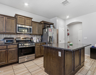 209 Reigate Drive - Photo Thumbnail 11