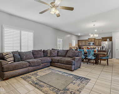 209 Reigate Drive - Photo Thumbnail 7