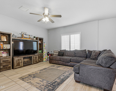 209 Reigate Drive - Photo Thumbnail 21