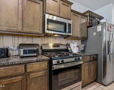 209 Reigate Drive - Photo Thumbnail 14