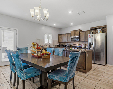 209 Reigate Drive - Photo Thumbnail 9