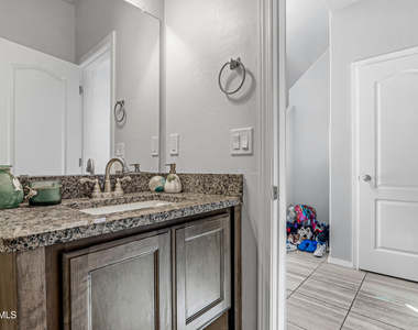 209 Reigate Drive - Photo Thumbnail 5