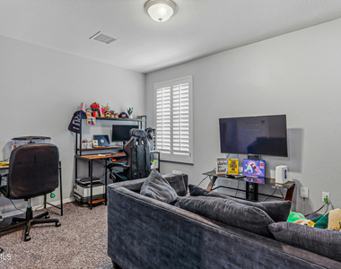 209 Reigate Drive - Photo Thumbnail 29