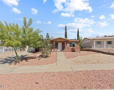 304 Carnival Drive - Photo Thumbnail 4