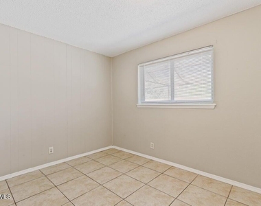304 Carnival Drive - Photo Thumbnail 17