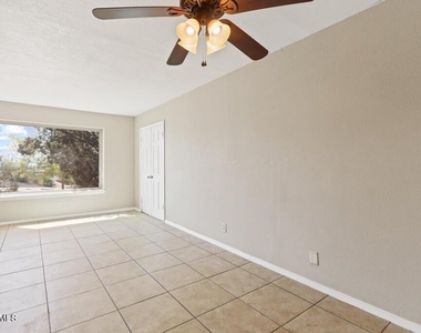 304 Carnival Drive - Photo Thumbnail 45