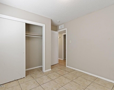 304 Carnival Drive - Photo Thumbnail 28
