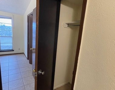1504 Monte Sanders Lane - Photo Thumbnail 9