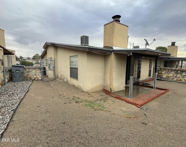 1504 Monte Sanders Lane - Photo Thumbnail 25