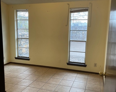1504 Monte Sanders Lane - Photo Thumbnail 10