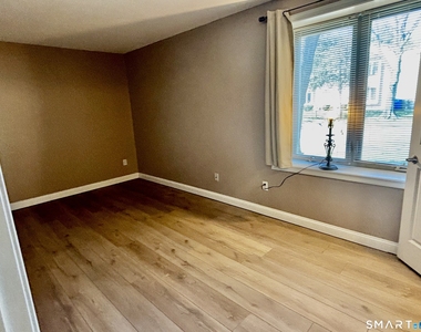 46 Little Oak Lane - Photo Thumbnail 13