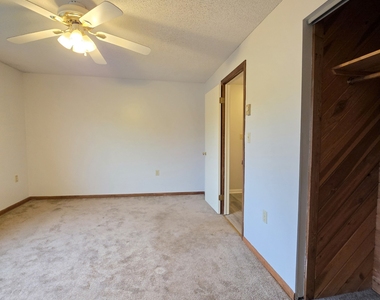 1568 Meriden Road - Photo Thumbnail 23