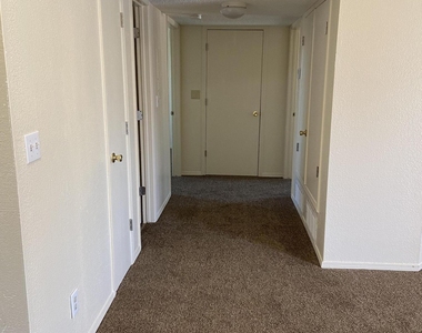 591 Bartlett Drive - Photo Thumbnail 5