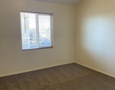 591 Bartlett Drive - Photo Thumbnail 11