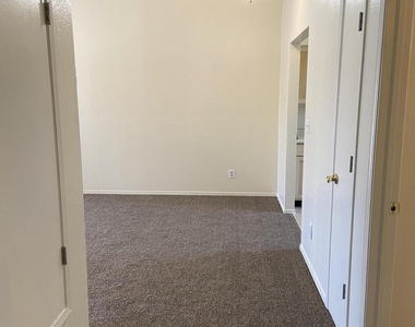 591 Bartlett Drive - Photo Thumbnail 12