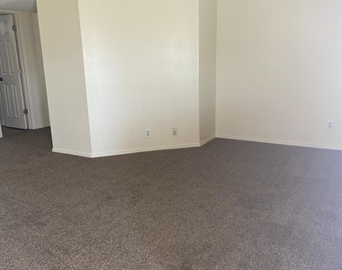 591 Bartlett Drive - Photo Thumbnail 14