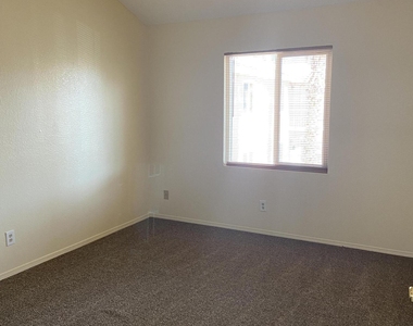 591 Bartlett Drive - Photo Thumbnail 9