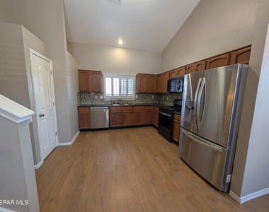12145 Sun Arbor Place - Photo Thumbnail 8