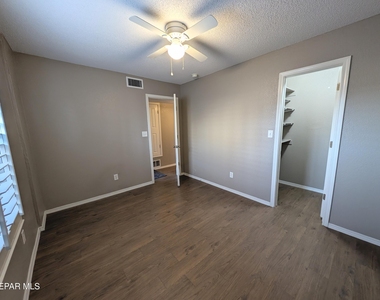 12145 Sun Arbor Place - Photo Thumbnail 17