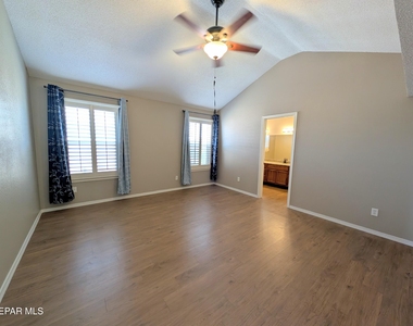12145 Sun Arbor Place - Photo Thumbnail 16