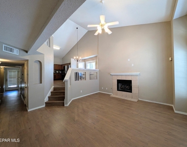 12145 Sun Arbor Place - Photo Thumbnail 2