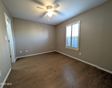 12145 Sun Arbor Place - Photo Thumbnail 15