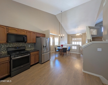 12145 Sun Arbor Place - Photo Thumbnail 9