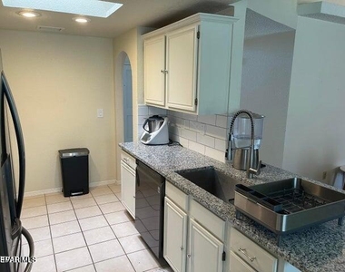 7673 Paiute Way - Photo Thumbnail 3