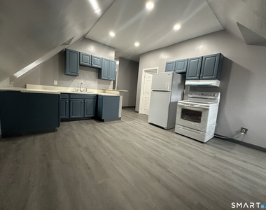 402 Sigourney Street - Photo Thumbnail 2