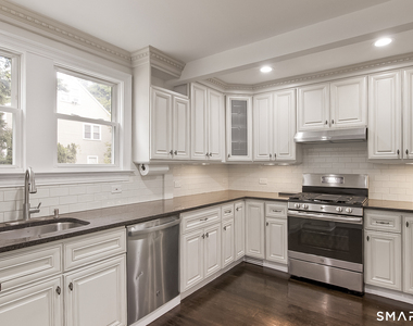 125 Oaklawn Avenue - Photo Thumbnail 13